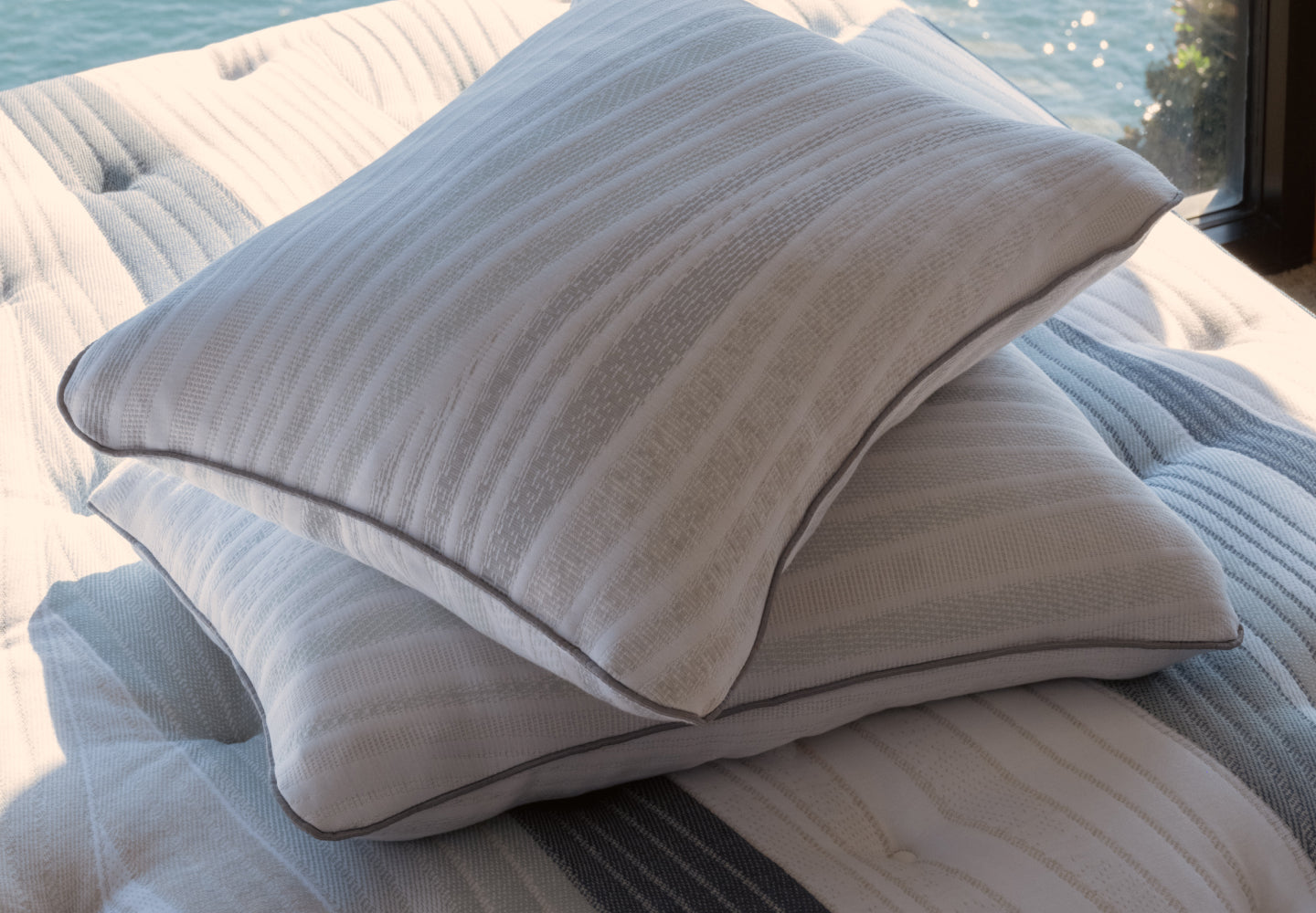 Pillows Shop Luxury Memory Foam Down Pillows at Beautyrest