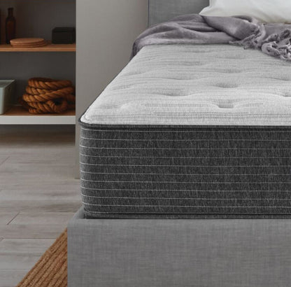 Corner view of the Beautyrest Select mattress ||feel: Medium