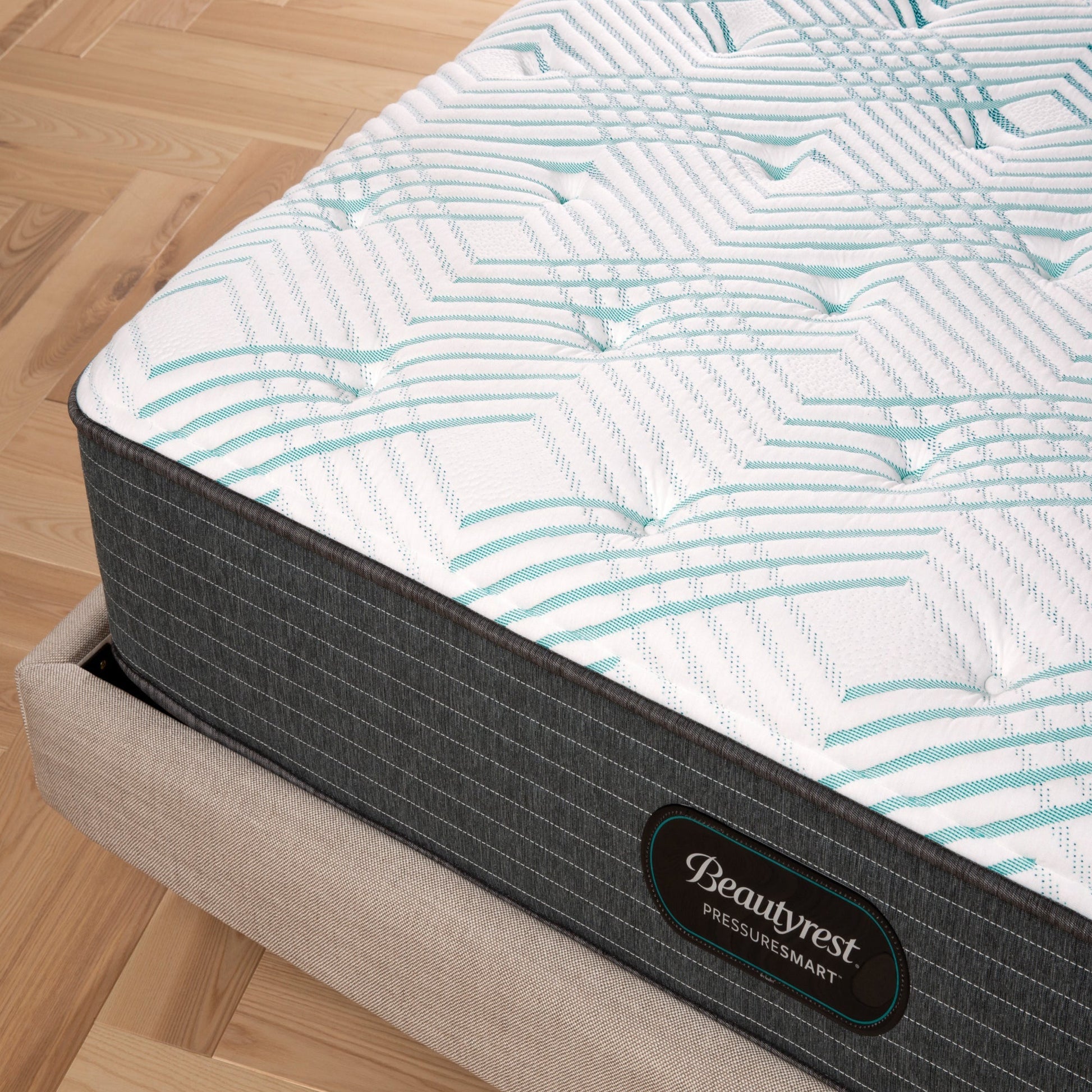 Corner view of the Beautyrest PressureSmart mattress in a bedroom || feel: plush || series: standard